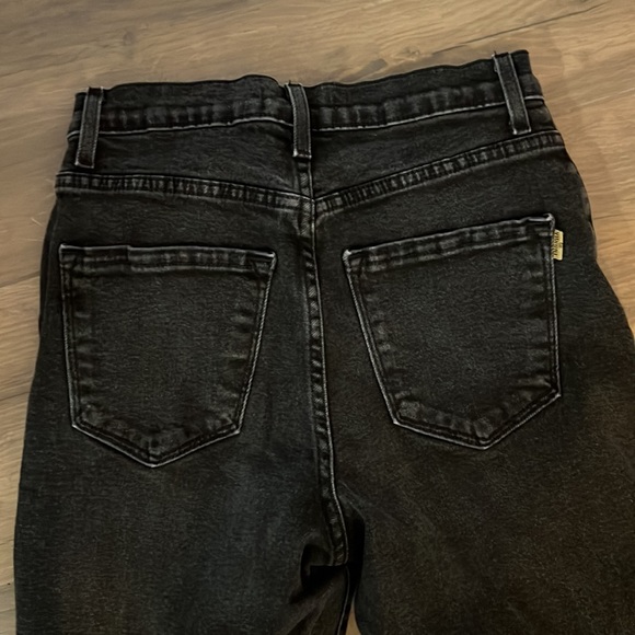 Vibrant Black Jeans with knee holes - Picture 4 of 4